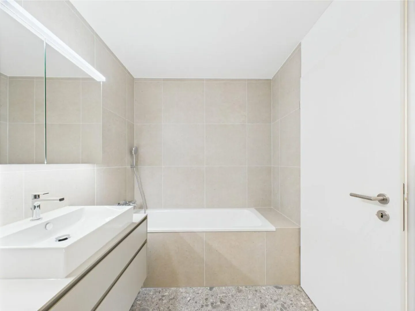Exclusive first occupancy in Dussnang - 4.5-room apartment with garden share and high-quality furnishings - Photo 10 of 13