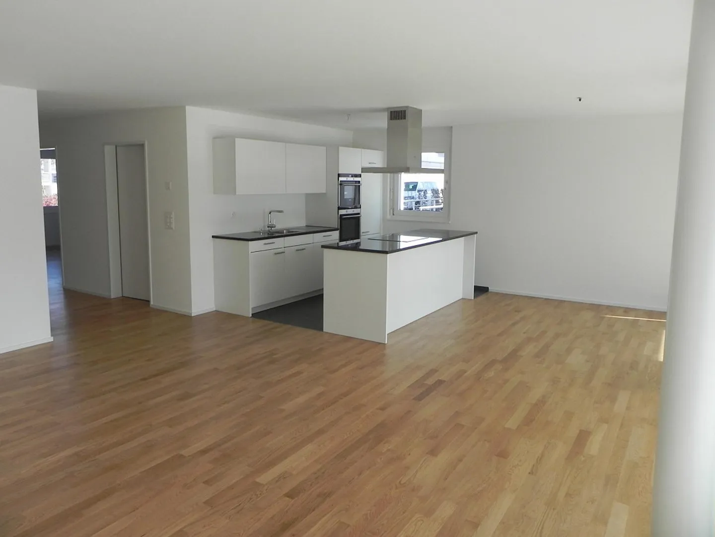 Attraktive, helle, moderne  und  komfortable 3 1/2 Zimmer Wohnung - Foto 3 von 22