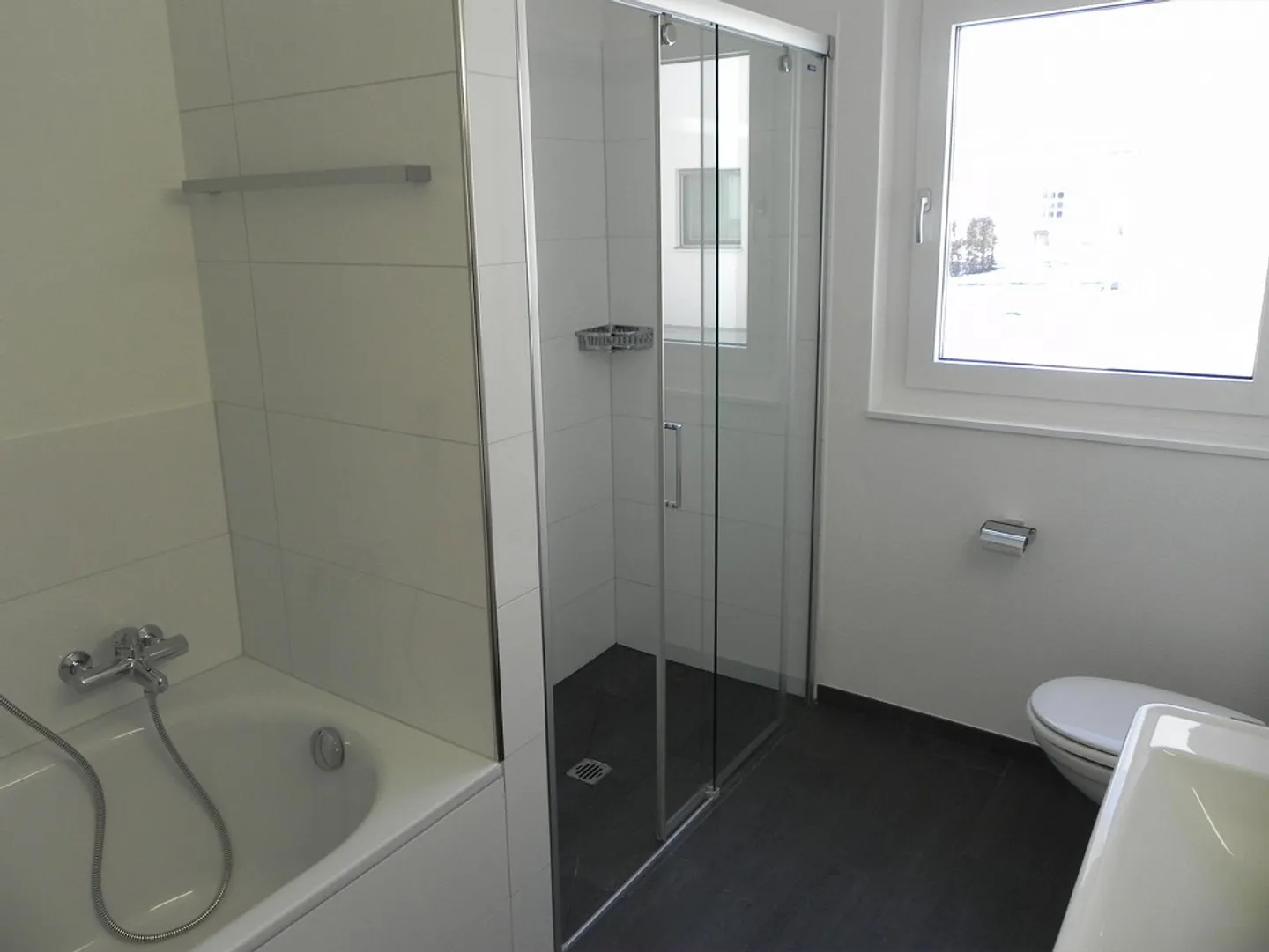 Attraktive, helle, moderne  und  komfortable 3 1/2 Zimmer Wohnung - Foto 5 von 22