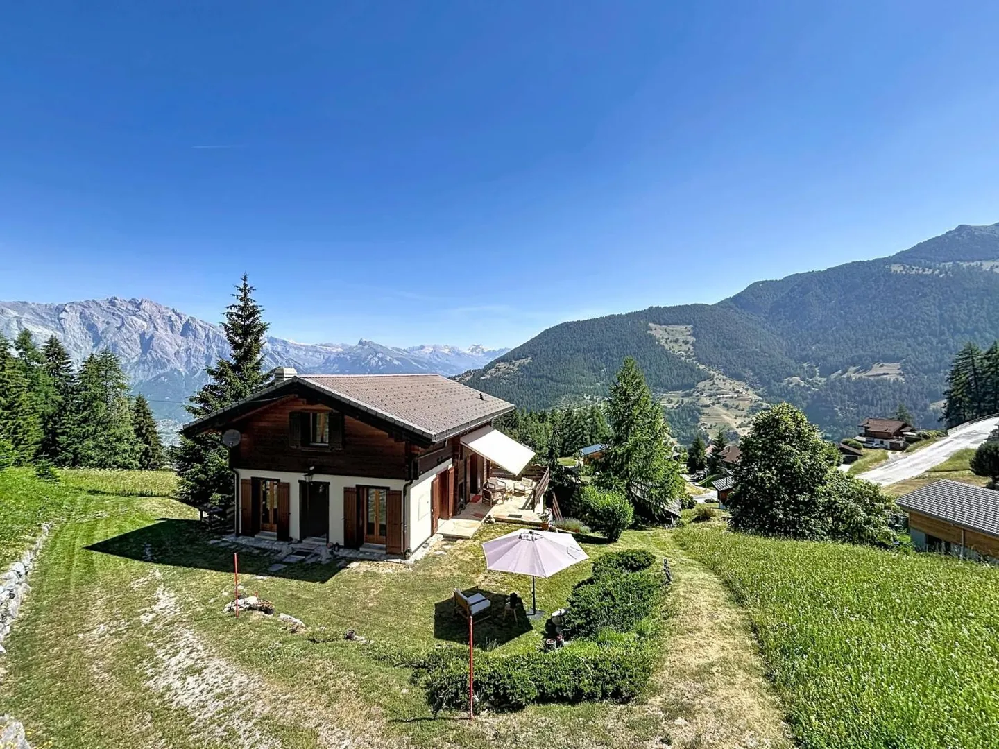Chalet with breathtaking view - Photo 1 of 13