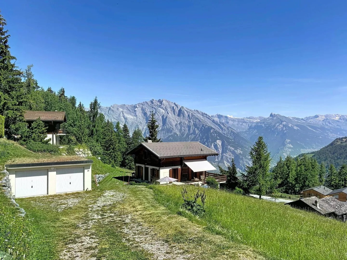 Chalet with breathtaking view - Photo 2 of 13