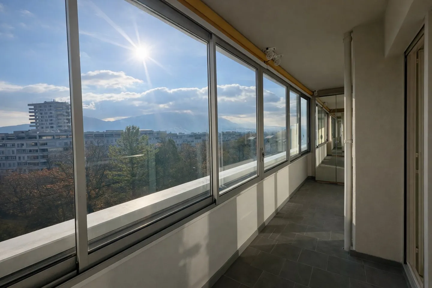 Appartamento di Lusso con Piscine - Foto 5 di 14