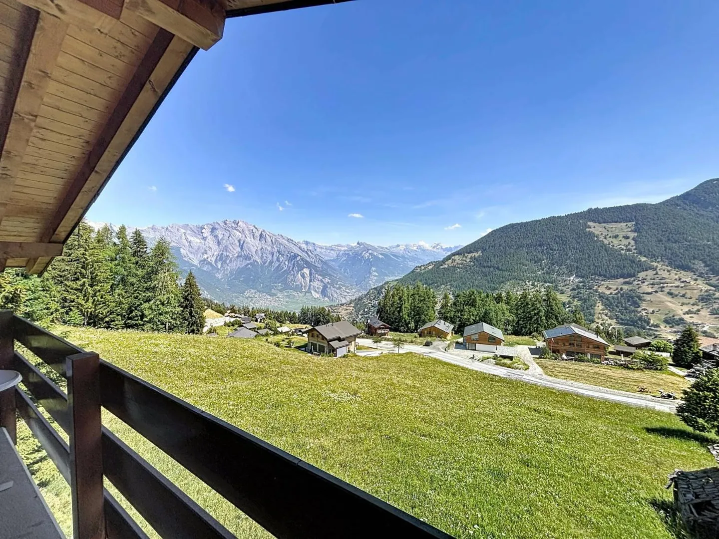 Chalet with breathtaking view - Photo 10 of 13