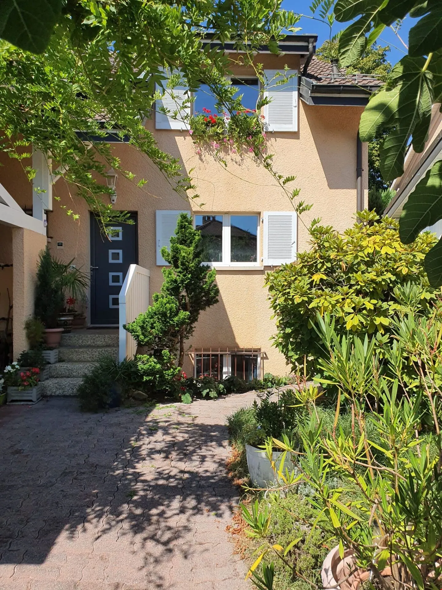 Schönes renoviertes Zimmer zur Miete in einer Villa - Foto 1 von 3