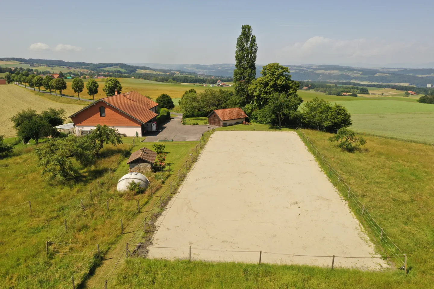 Horse farm with 220m² living space + renovated paddock - Photo 1 of 13