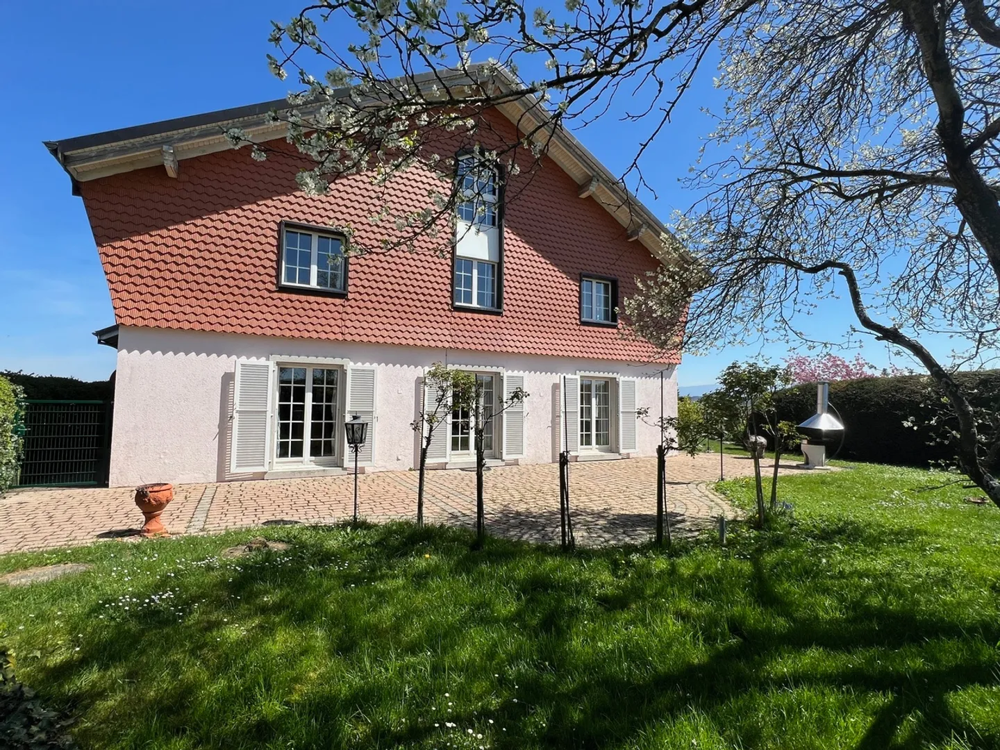 Horse farm with 220m² living space + renovated paddock - Photo 2 of 13