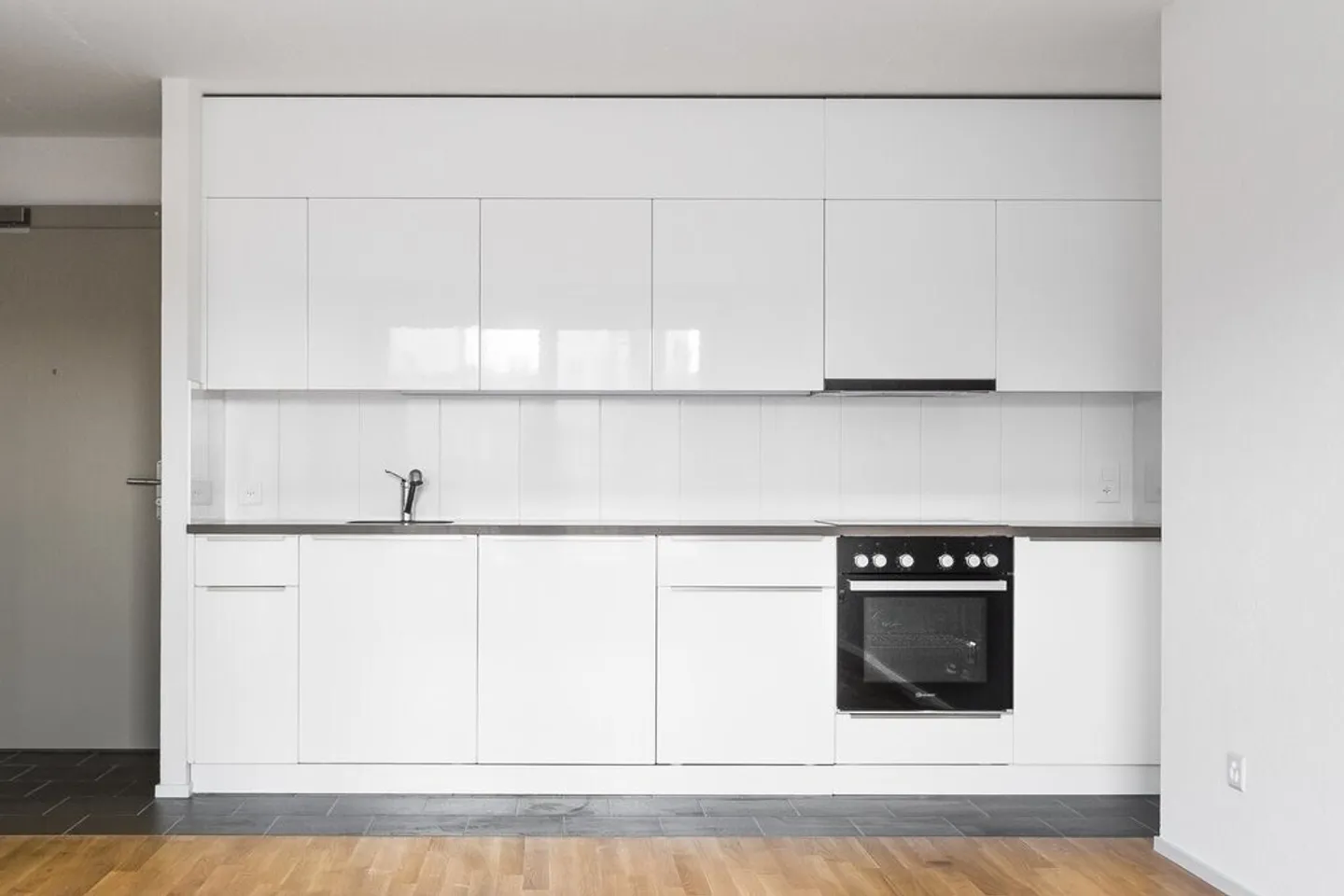 To seize! Just steps from the Fribourg train station! - Photo 3 of 5