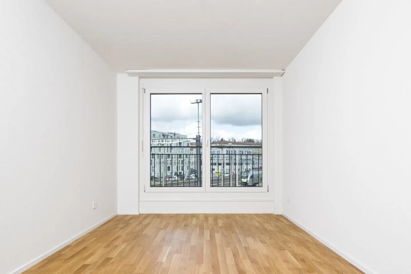 To seize! Just steps from the Fribourg train station! - Photo 4 of 5