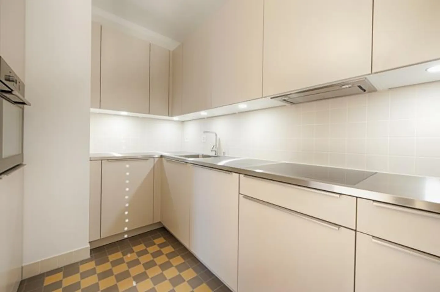 LOUER SANS CAUTION - Appartement en attique dans un emplacement ensoleillé - Photo 2 sur 8