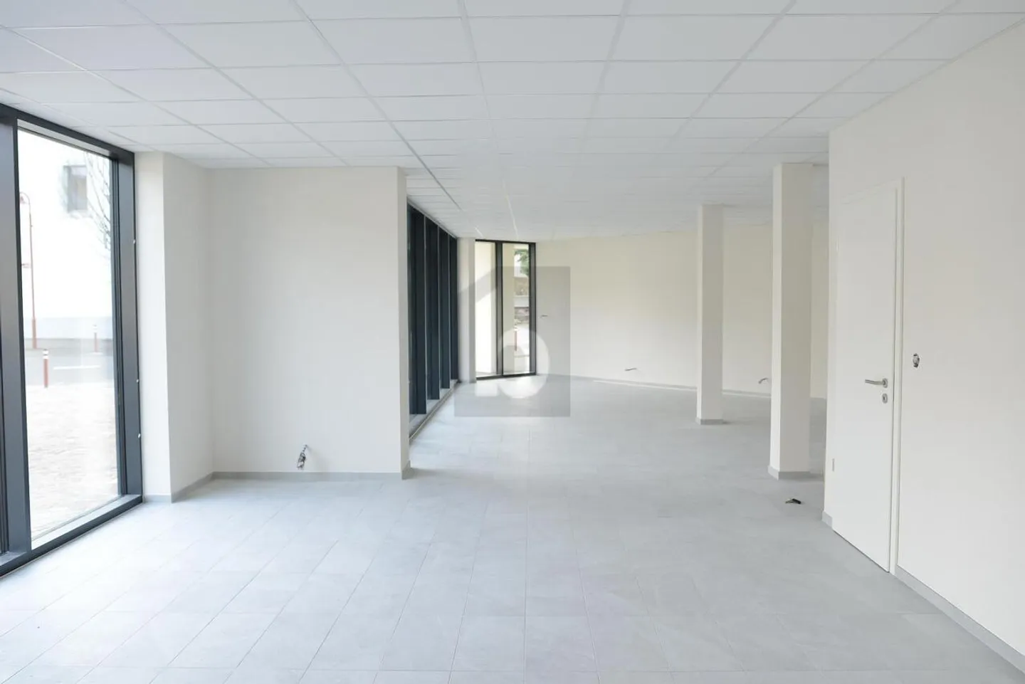 Modern Commercial Space in Denges - Photo 2 of 6