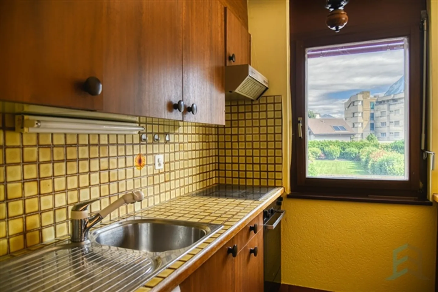 EXCLUSIVE Charming 3 1/2 Room Apartment Near the City Center - Photo 3 of 11