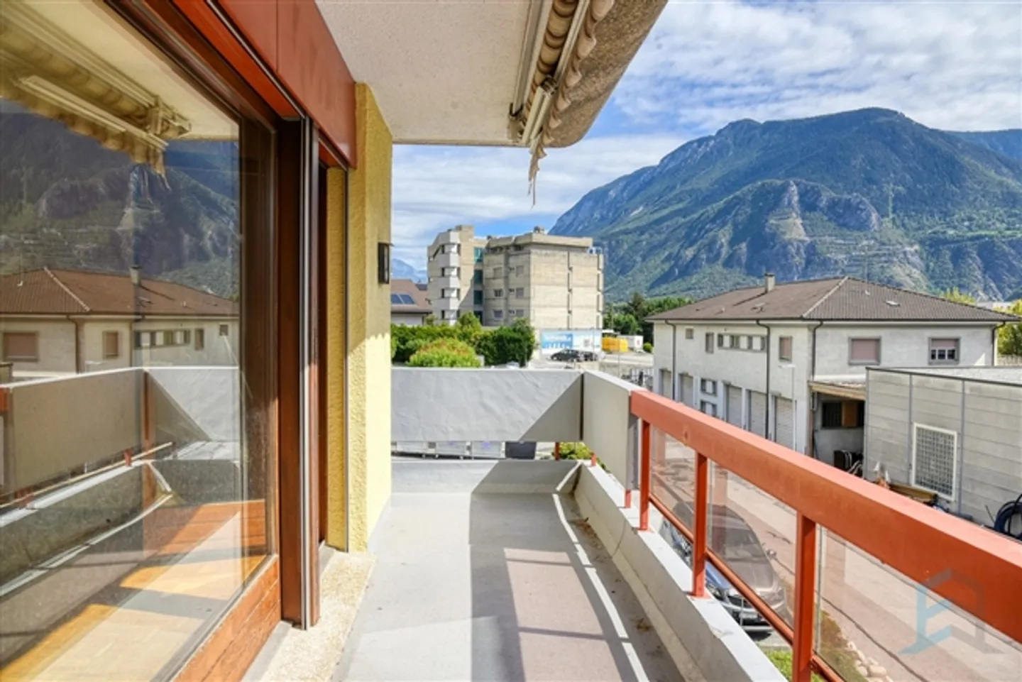 EXCLUSIVE Charming 3 1/2 Room Apartment Near the City Center - Photo 8 of 11