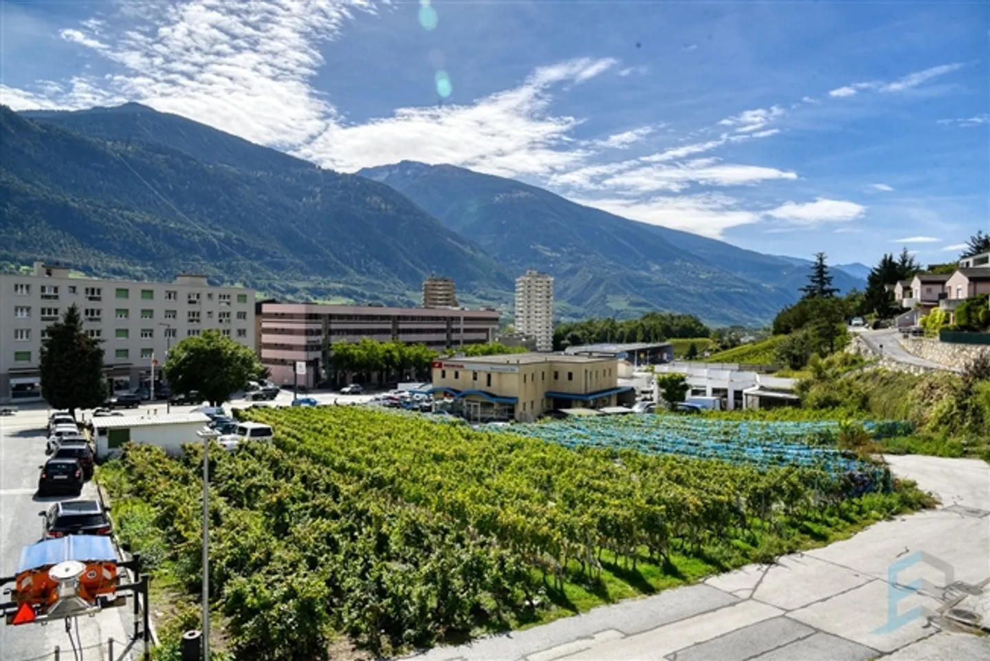 EXCLUSIVE Charming 3 1/2 Room Apartment Near the City Center - Photo 9 of 11