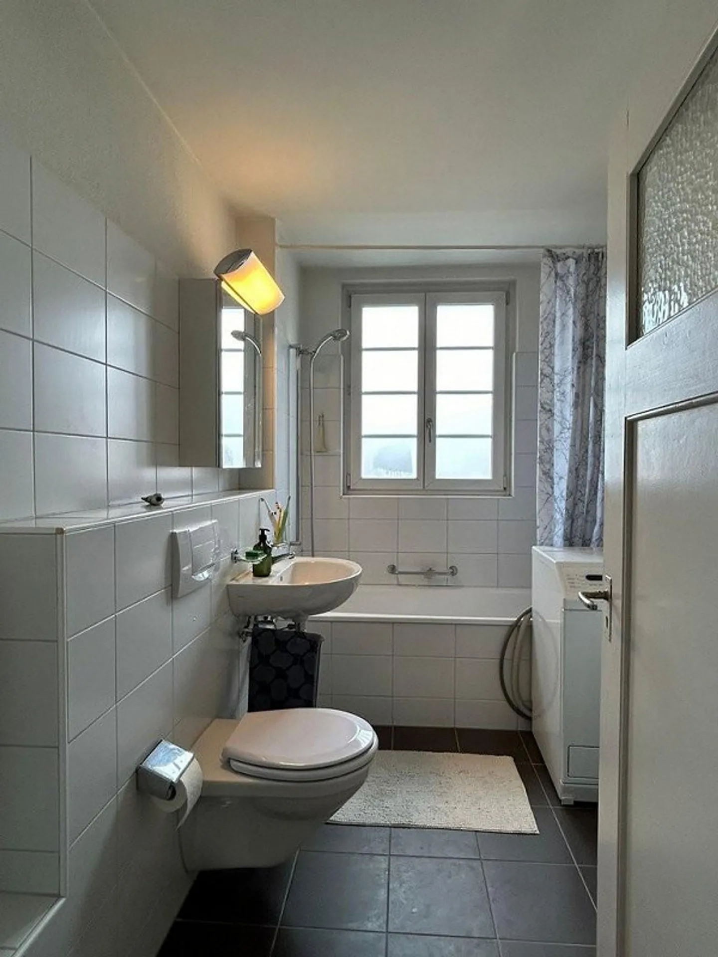 Bright Altbau apartment in Lorraine - Photo 7 of 8
