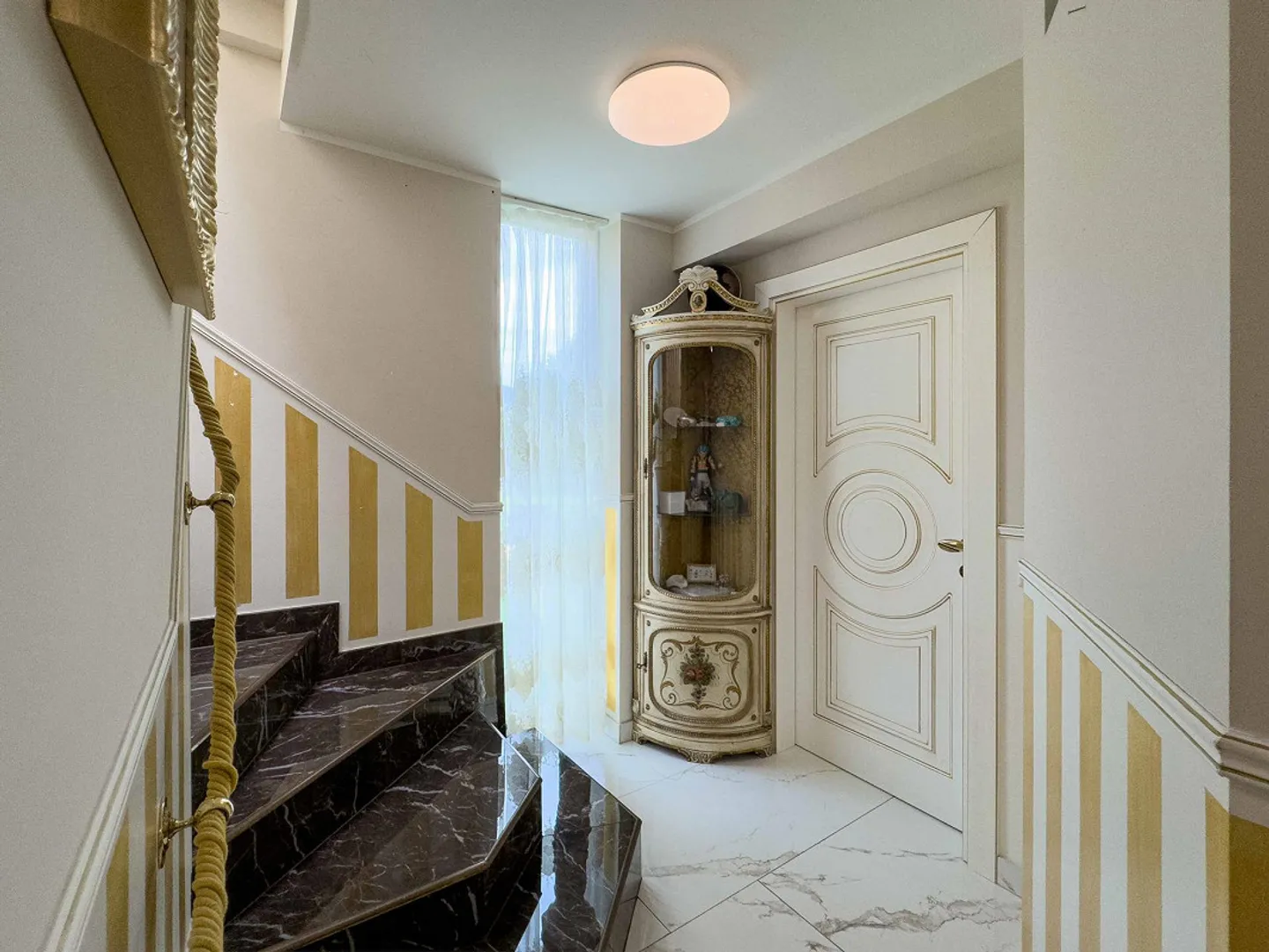 House with large garden in Figino, a short distance from the lake - Photo 5 of 11