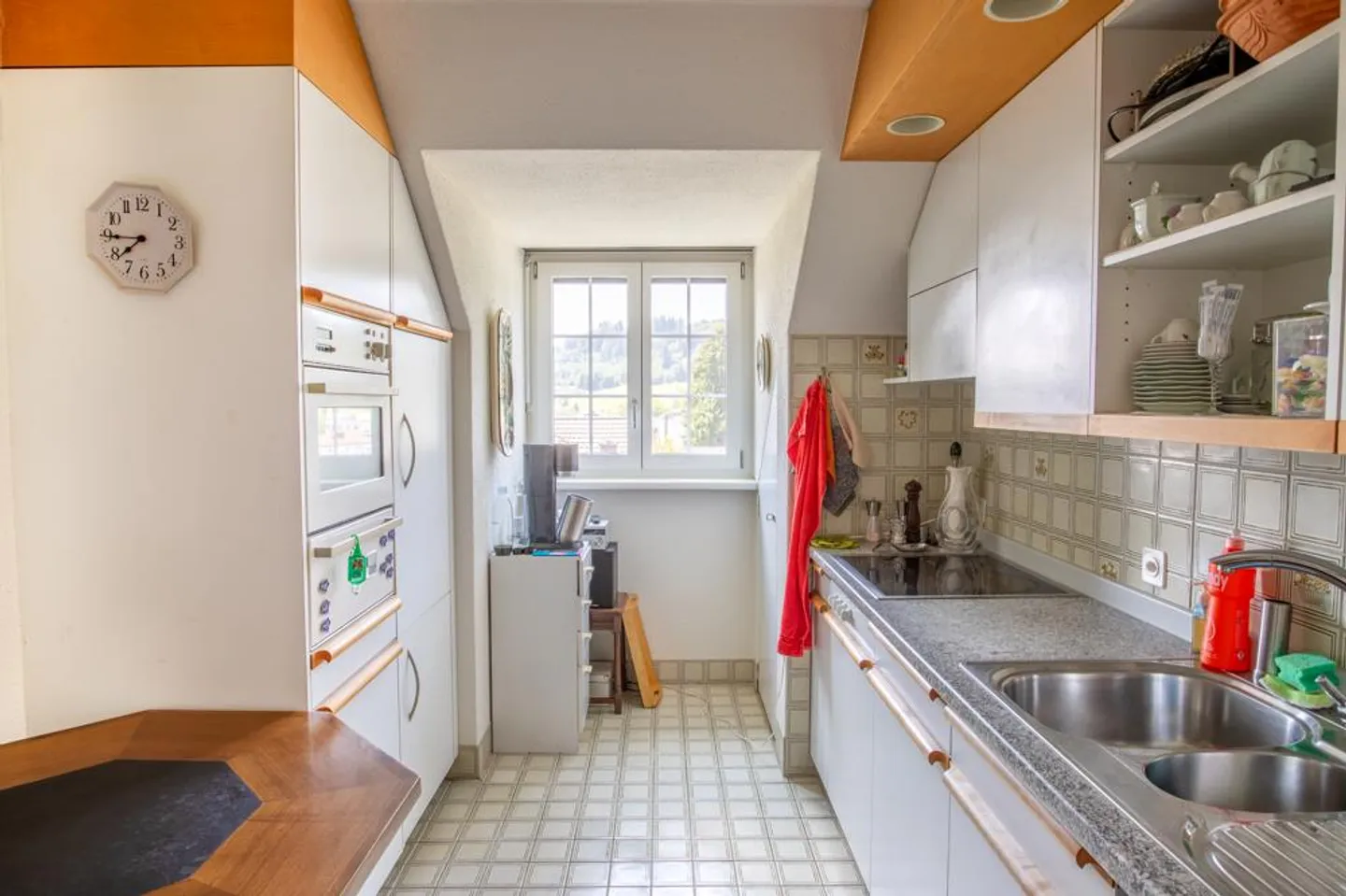 Heimelige Dachgeschosswohnung für Eigennutzer oder Kapitalanleger - Photo 3 of 6