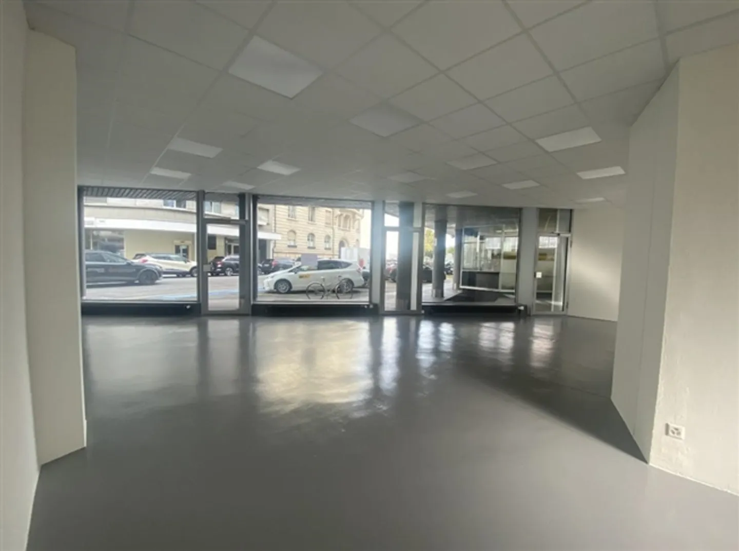 Pâquis - Belle passage de 132 m2 à louer - Photo 2 sur 3