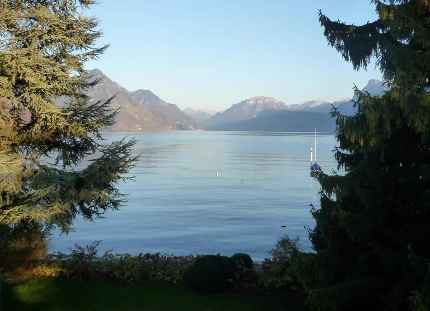 Vivre avec vue sur le lac et la montagne : Appartement chalet confortable dans un endroit calme - Photo 1 sur 15
