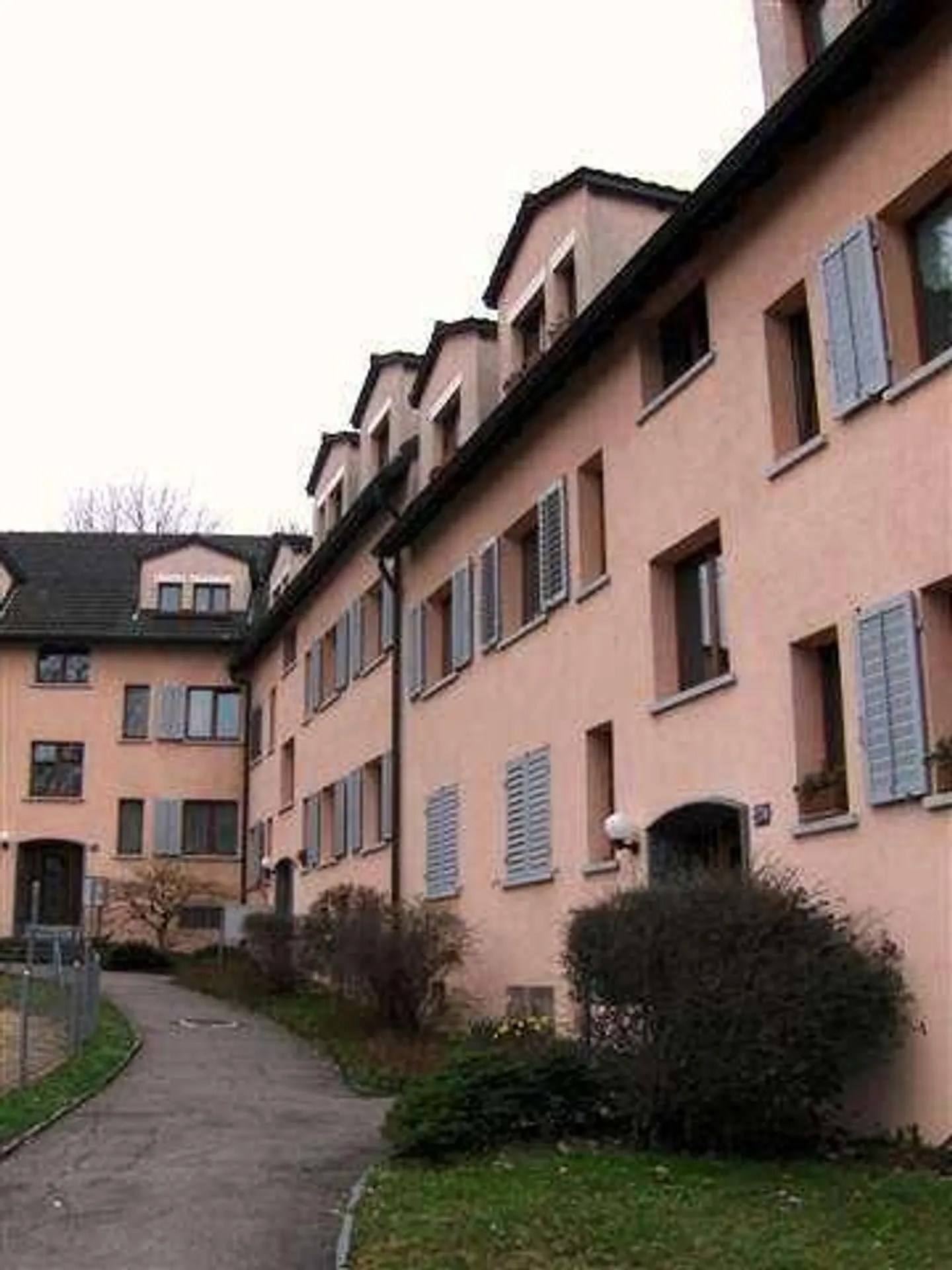 Central Single Apartment near Brunaupark and Sihlcity - Photo 1 of 4