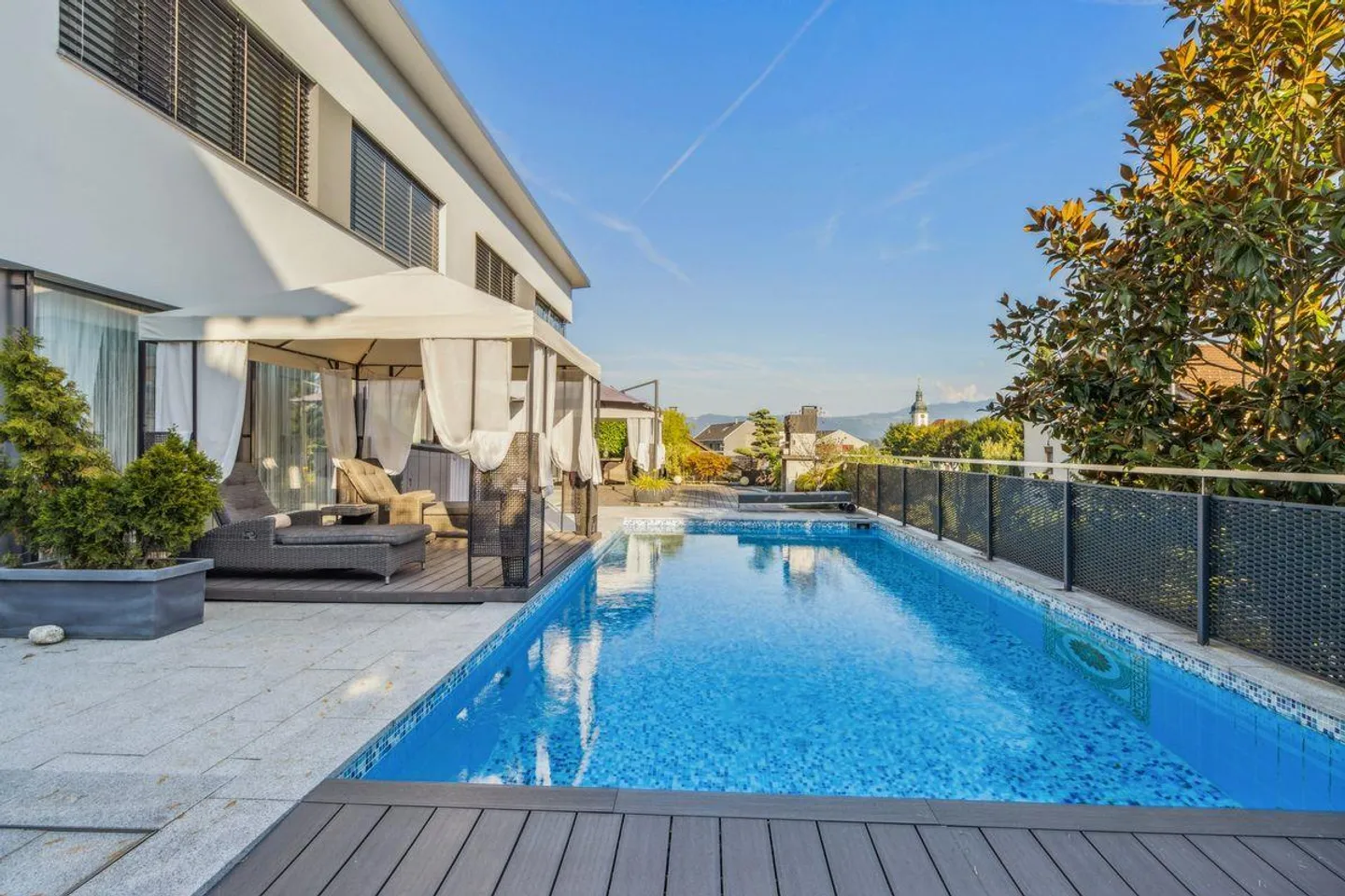 Villa da sogno con piscina e ampio spazio abitativo - Foto 2 di 11