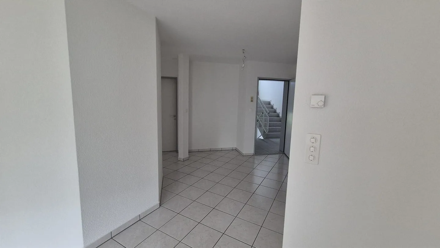 Charmante appartement de 4,5 pièces dans un quartier familial et calme - Photo 5 sur 19