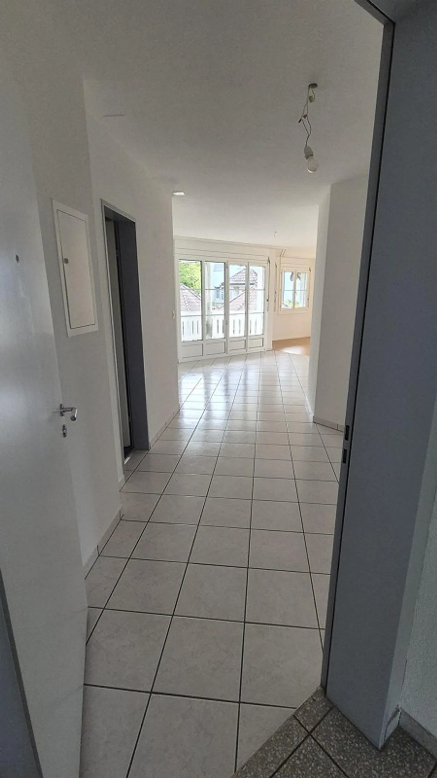 Charmante appartement de 4,5 pièces dans un quartier familial et calme - Photo 7 sur 19