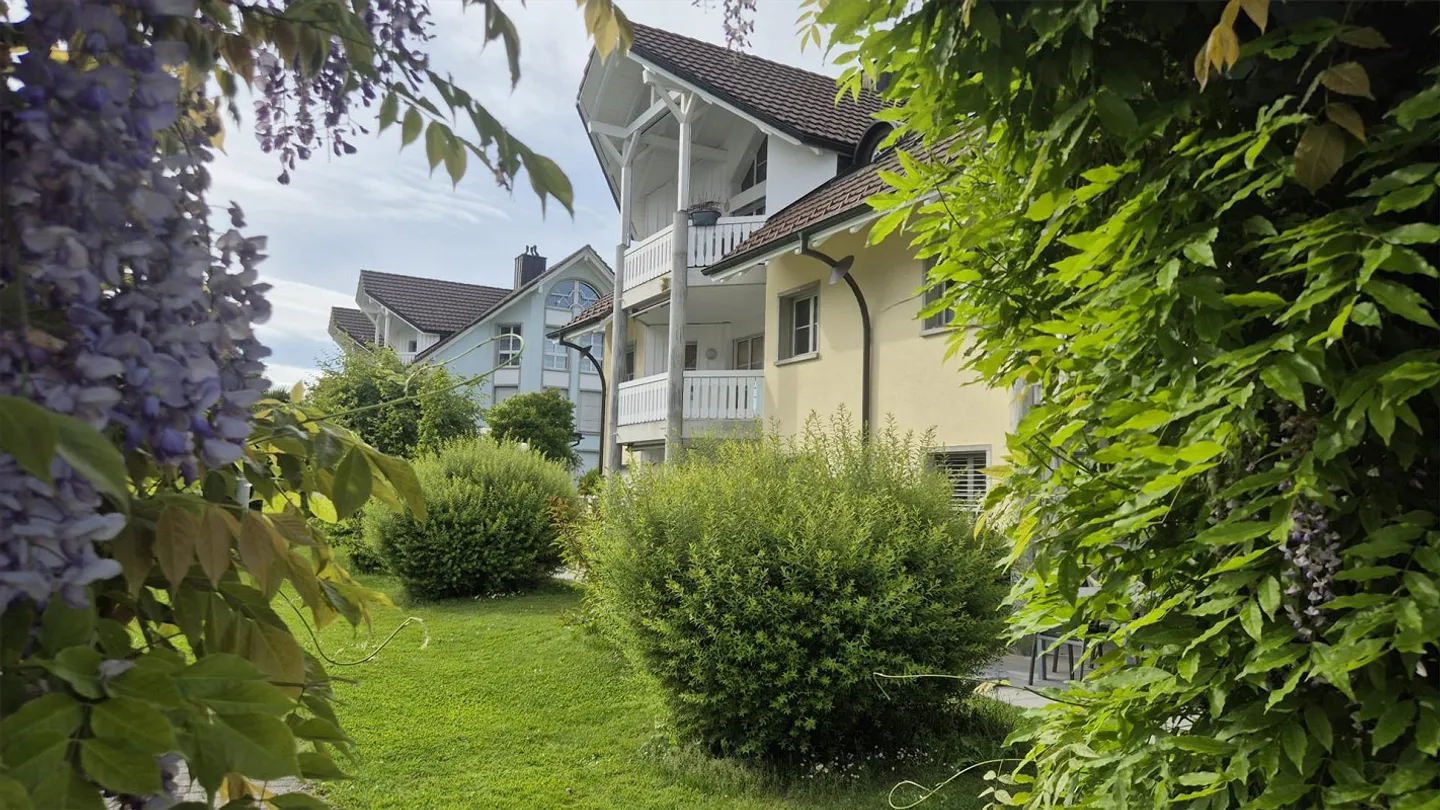 Charmante appartement de 4,5 pièces dans un quartier familial et calme - Photo 2 sur 19