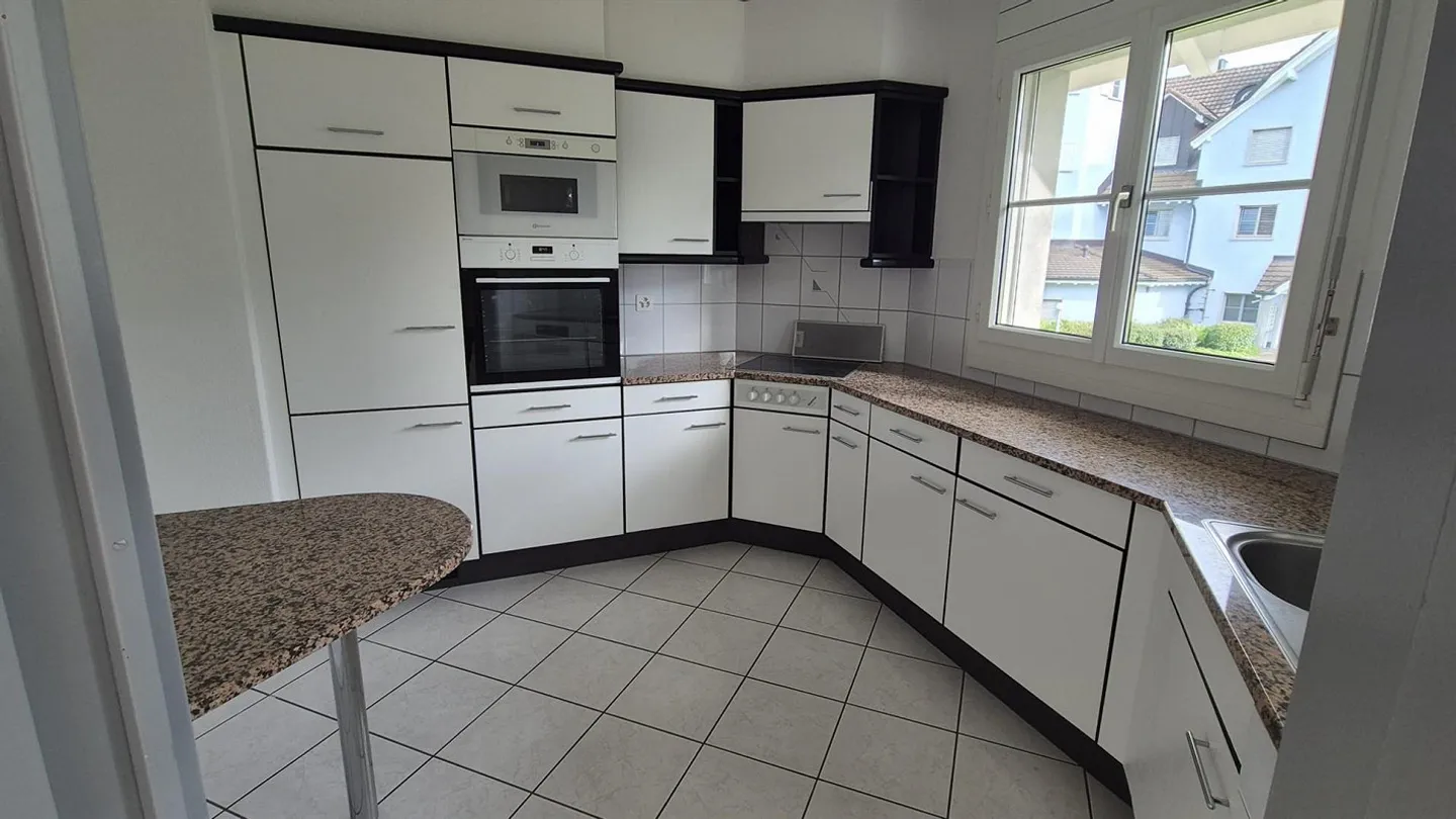 Charmante appartement de 4,5 pièces dans un quartier familial et calme - Photo 8 sur 19
