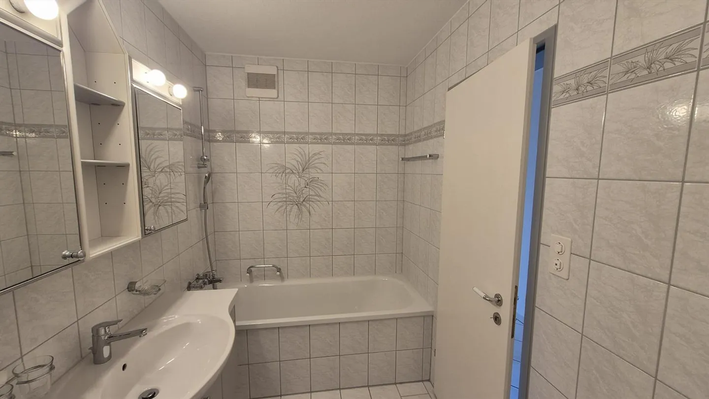 Charmante appartement de 4,5 pièces dans un quartier familial et calme - Photo 12 sur 19