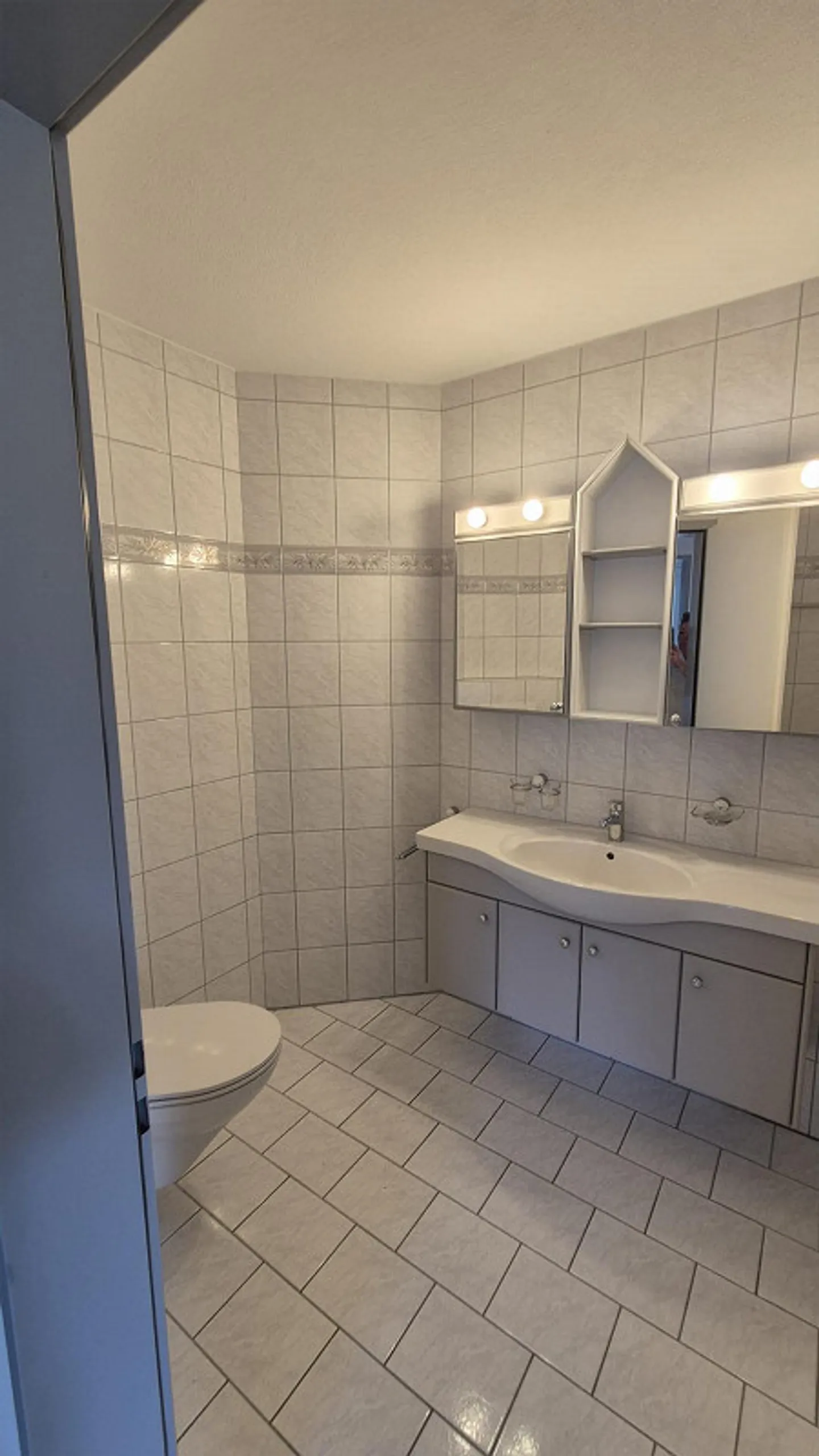 Charmante appartement de 4,5 pièces dans un quartier familial et calme - Photo 13 sur 19