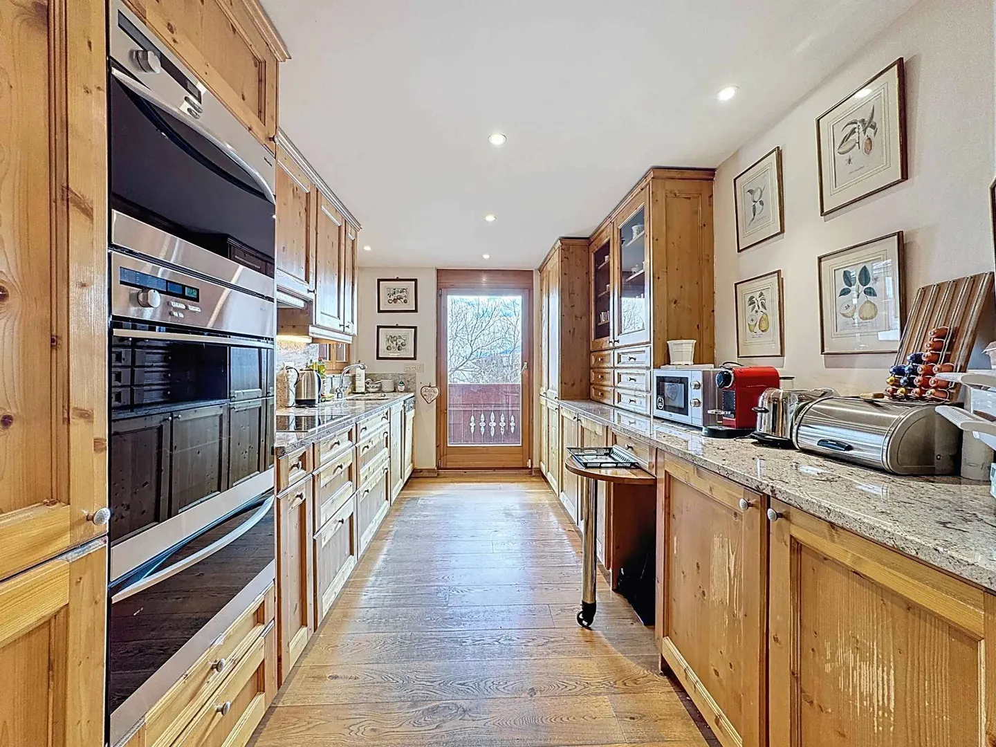 PRÄCHTIGE 5.5-ZIMMER-WOHNUNG MIT PANORAMABLICK AUF DIE ALPEN IN UNMITTELBARER NÄHE - Foto 5 von 10