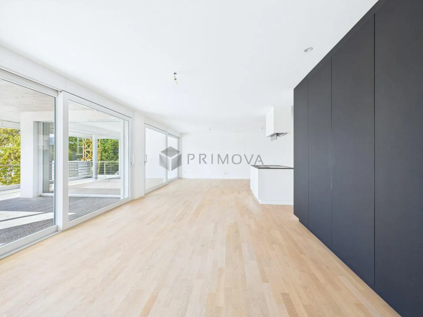 Sonnige Oase: Terrassenwohnung mit riesigen Fensterfronten und optimaler Besonnung - Foto 2 von 9