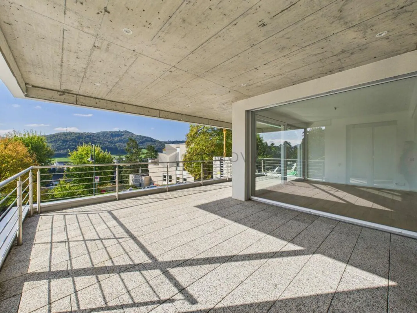 Sonnige Oase: Terrassenwohnung mit riesigen Fensterfronten und optimaler Besonnung - Foto 9 von 9