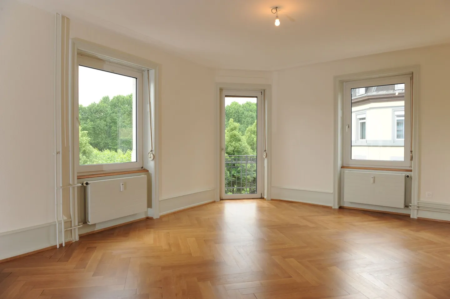 Charming 4.5-room old building apartment on the 1st floor in a Jugendstil corner property! - Photo 3 of 8