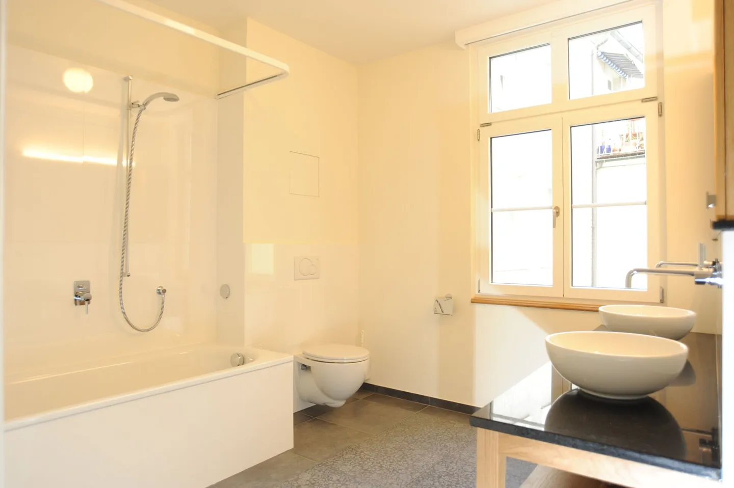 Charming 4.5-room old building apartment on the 1st floor in a Jugendstil corner property! - Photo 4 of 8