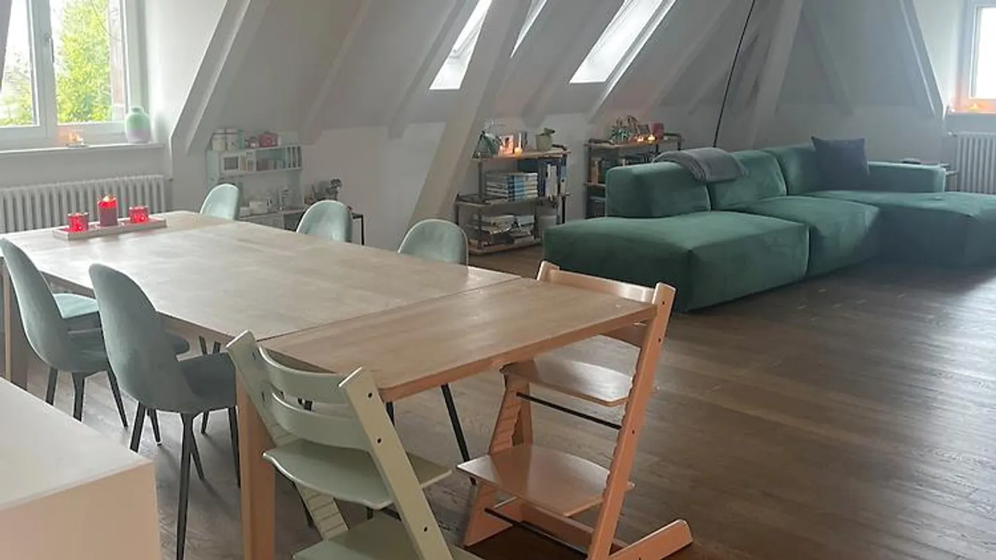 5½ ZI APPARTAMENTO A BERNA - CHIESA AREA, ARREDATO, TEMPORANEA - Foto 1 di 9