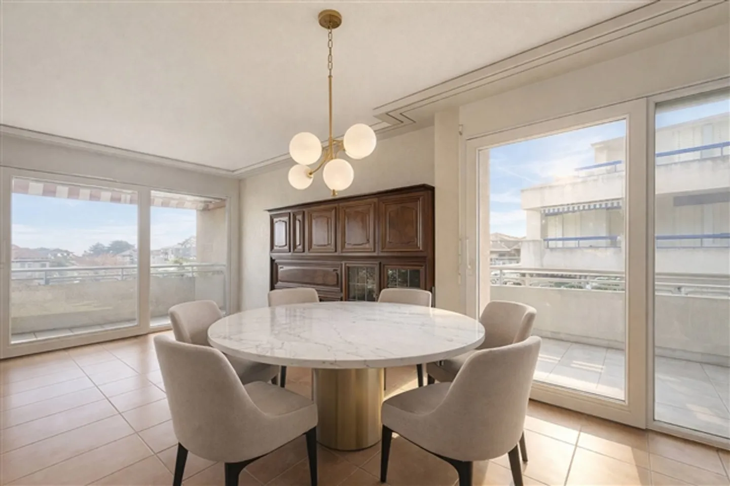 Nel cuore di Prilly Ampio appartamento con 4,5 stanze e balconi - Foto 3 di 8