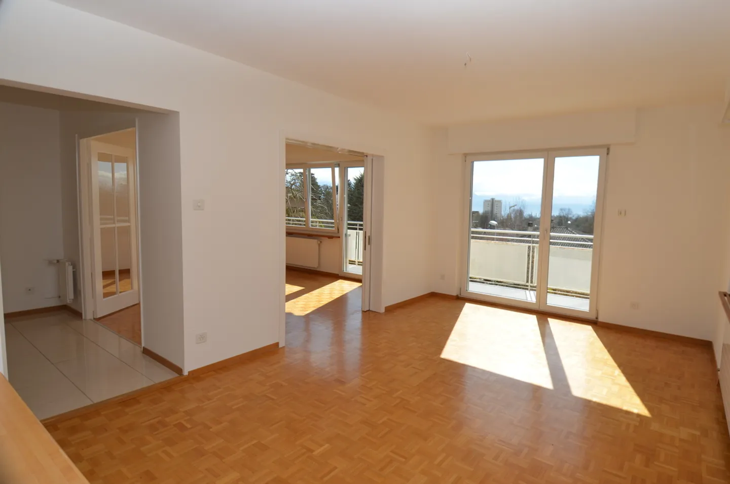 Bright 5.5 rooms with large balcony - Photo 4 of 13