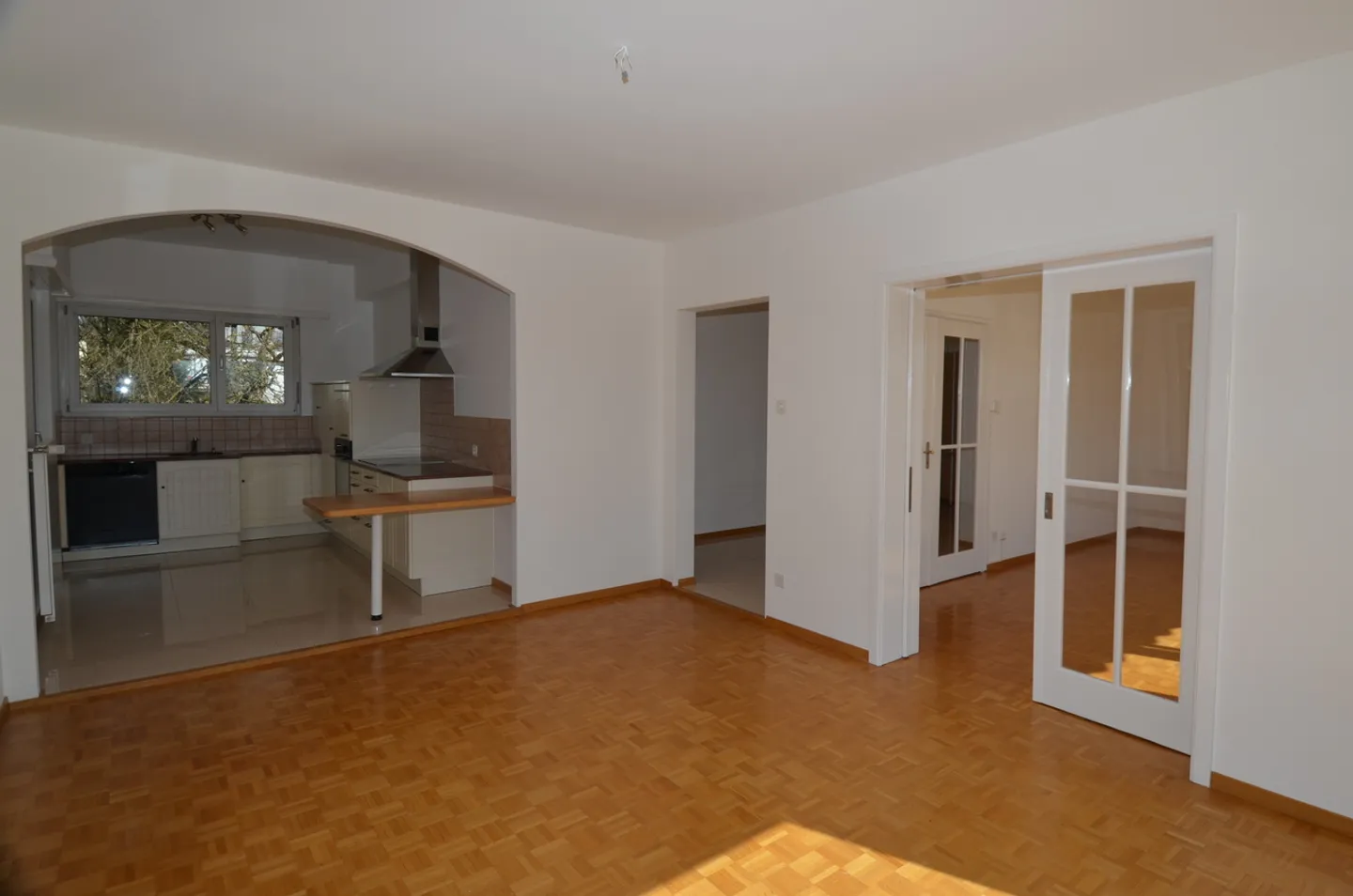 Bright 5.5 rooms with large balcony - Photo 5 of 13