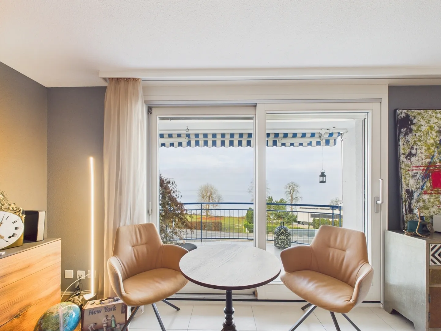 Charmante und grosszügige 4.5 Zimmer Wohnung mit herrlicher Seesicht - Foto 4 von 12