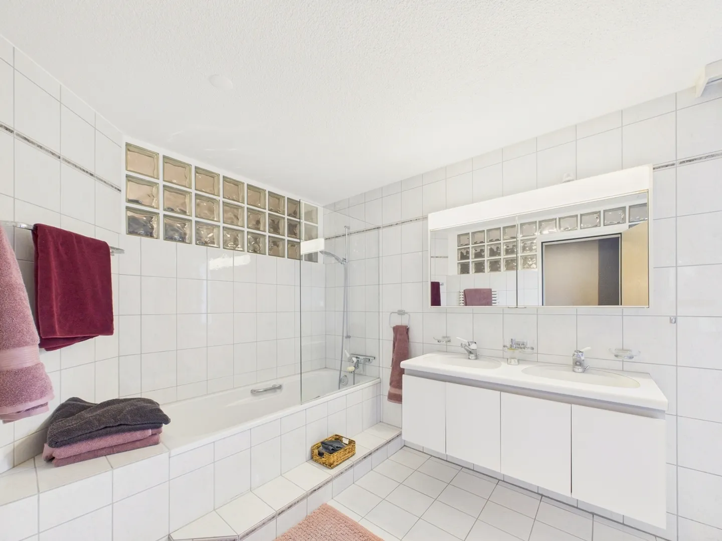 Charmante und grosszügige 4.5 Zimmer Wohnung mit herrlicher Seesicht - Foto 5 von 12