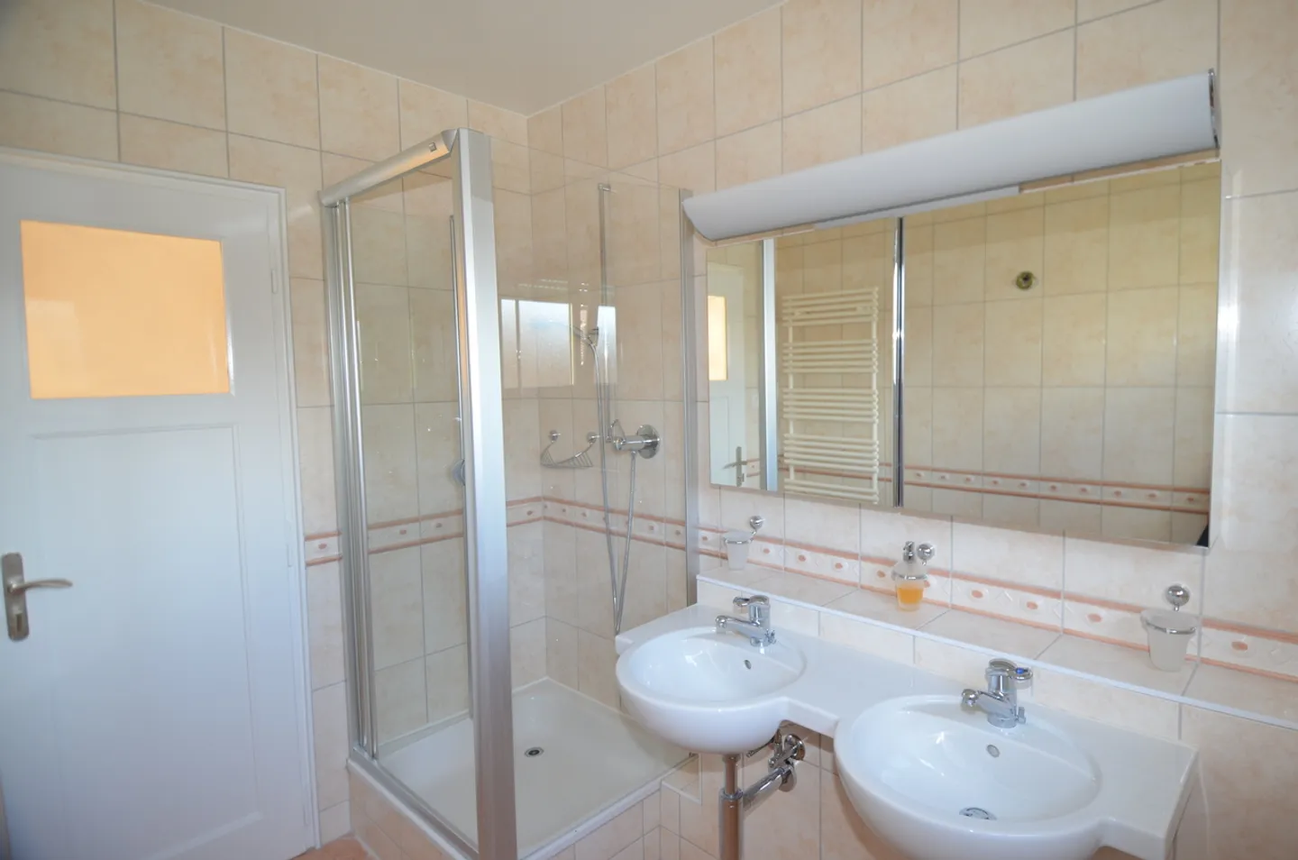 Bright 5.5 rooms with large balcony - Photo 9 of 13