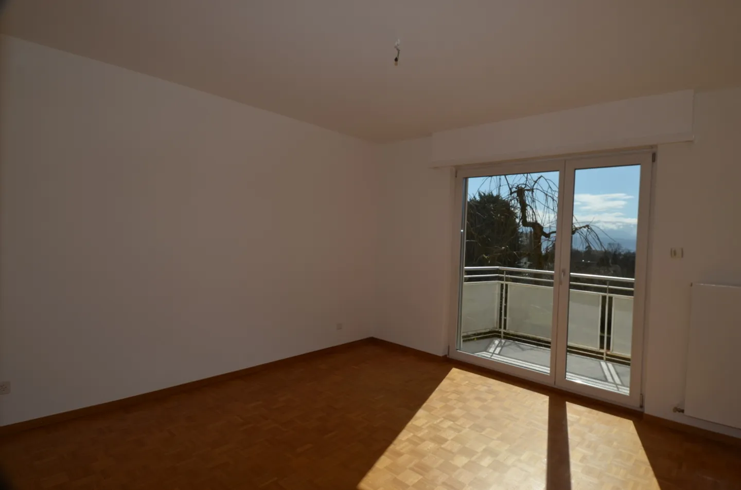 Bright 5.5 rooms with large balcony - Photo 10 of 13