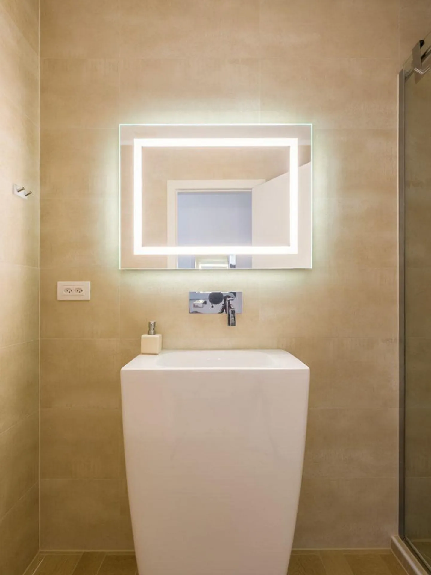 SPACIOUS 6.5-ROOM GARDEN FLAT NEAR TASIS SCHOOL - Photo 9 of 10