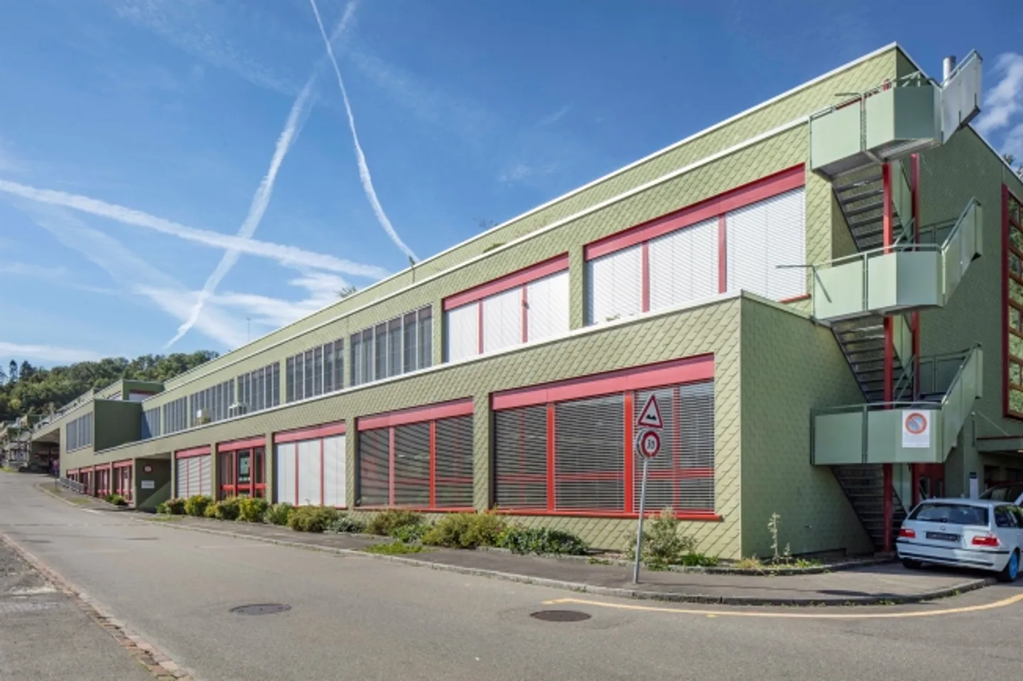 Office space directly at the exit 'Urdorf-South' - Photo 1 of 1