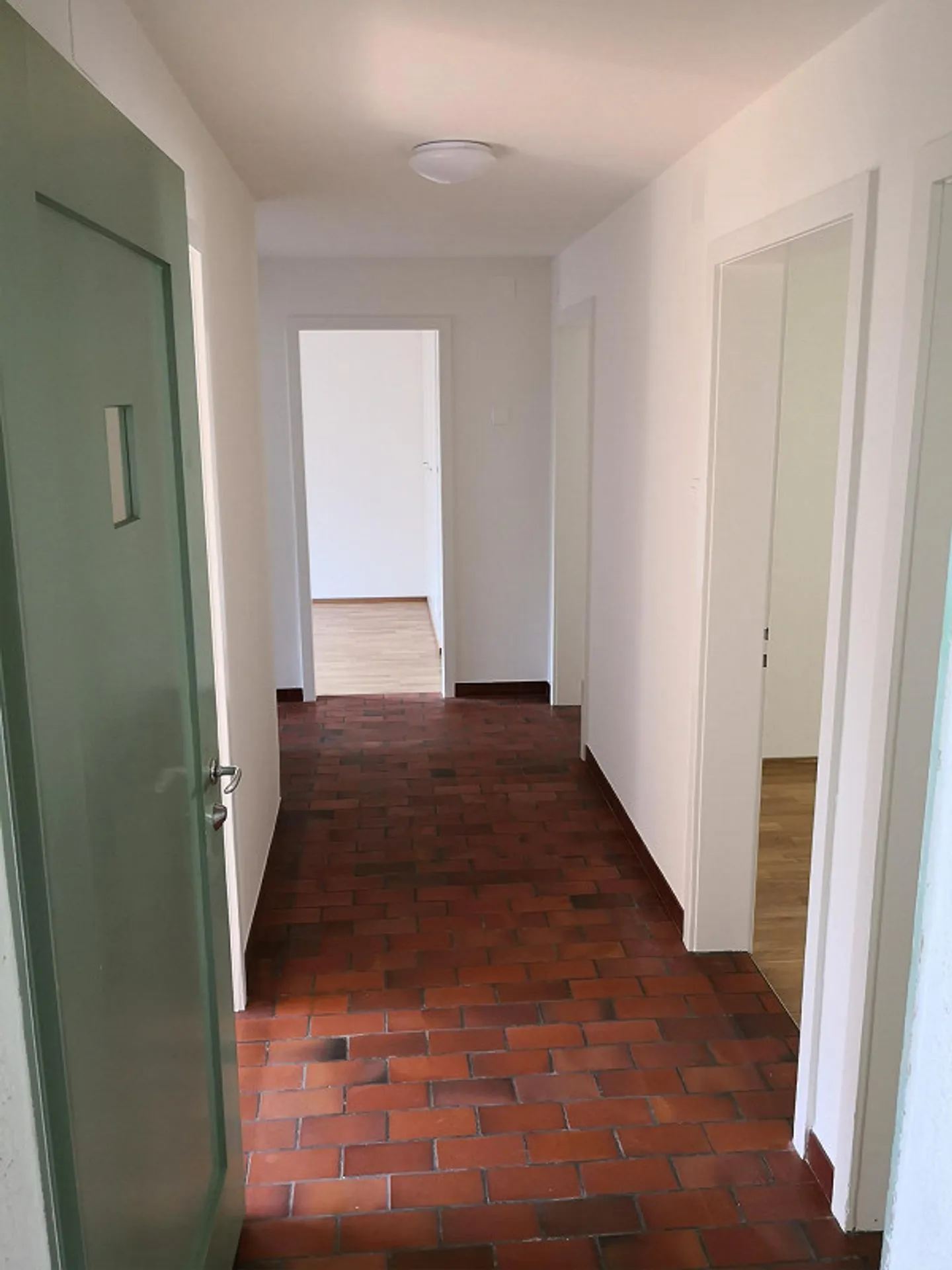 Affordable 4-room apartment on the 2nd floor for rent - Photo 3 of 12