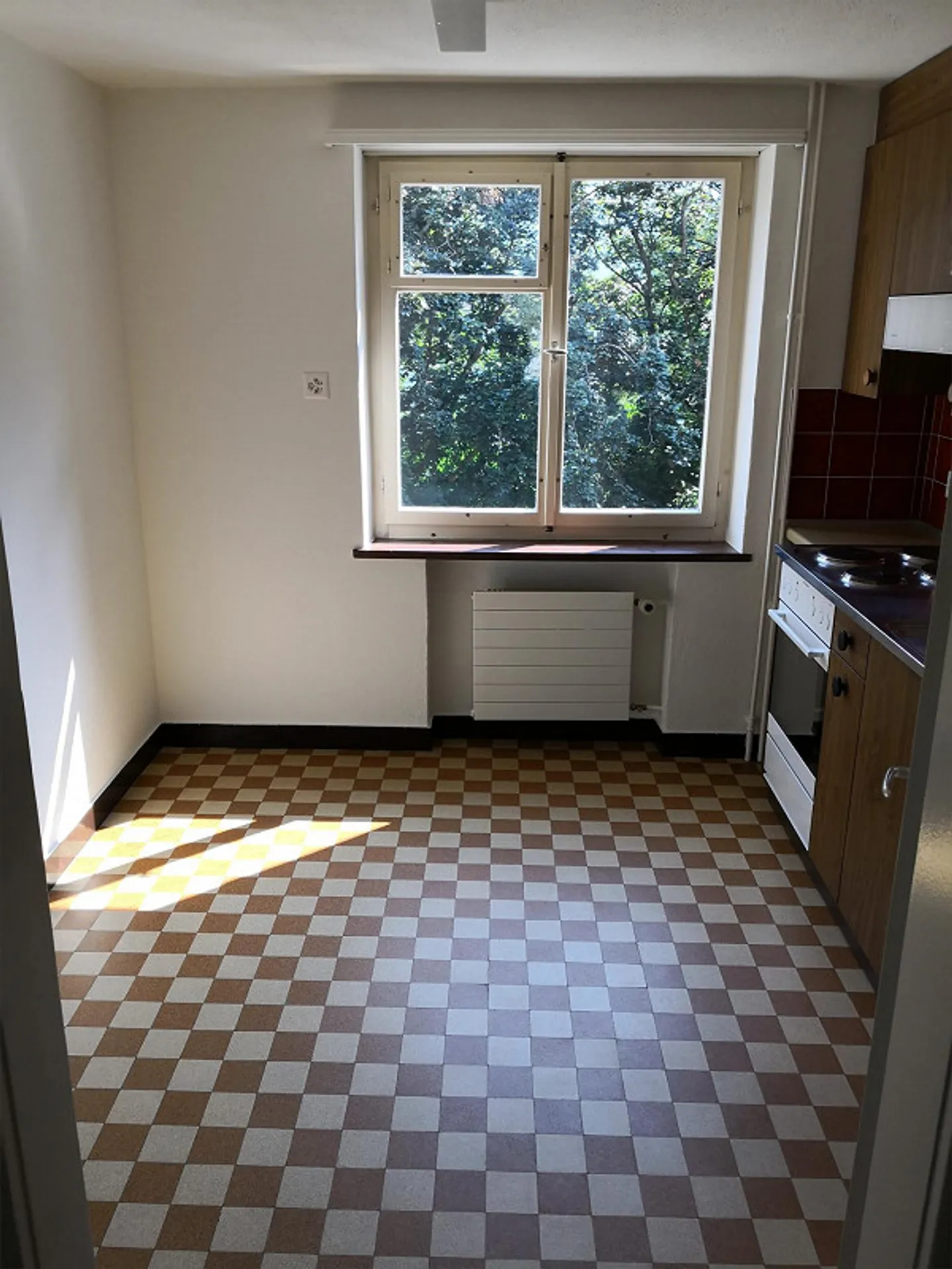 Affordable 4-room apartment on the 2nd floor for rent - Photo 4 of 12