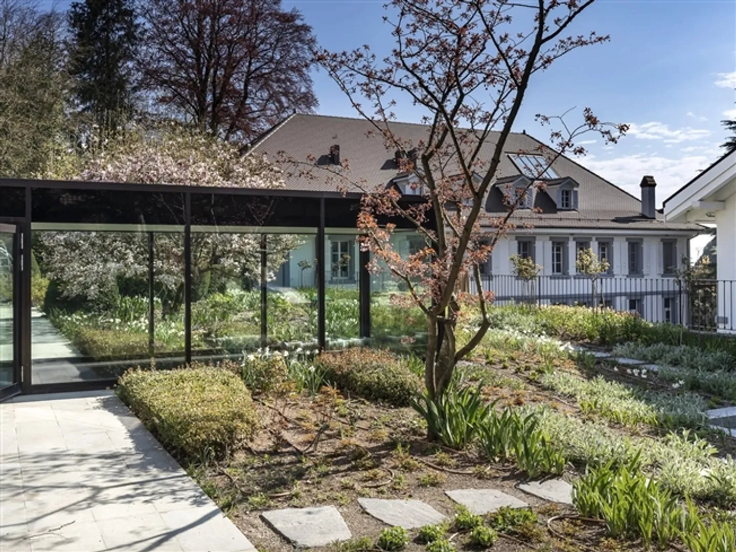 Magnificent, completely renovated mansion - Photo 17 of 20