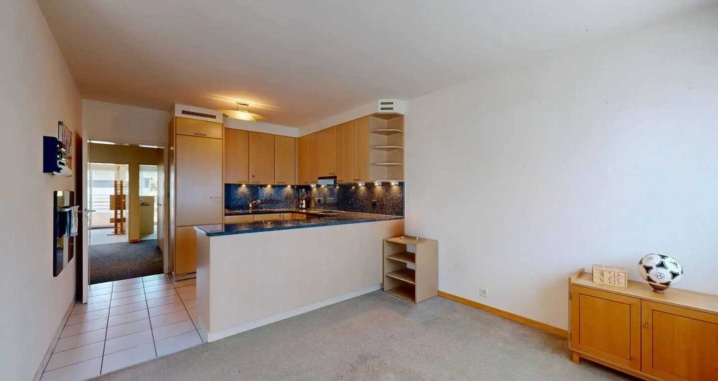 Appartement spacieux de 3,5 pièces avec deux balcons - Photo 2 sur 10