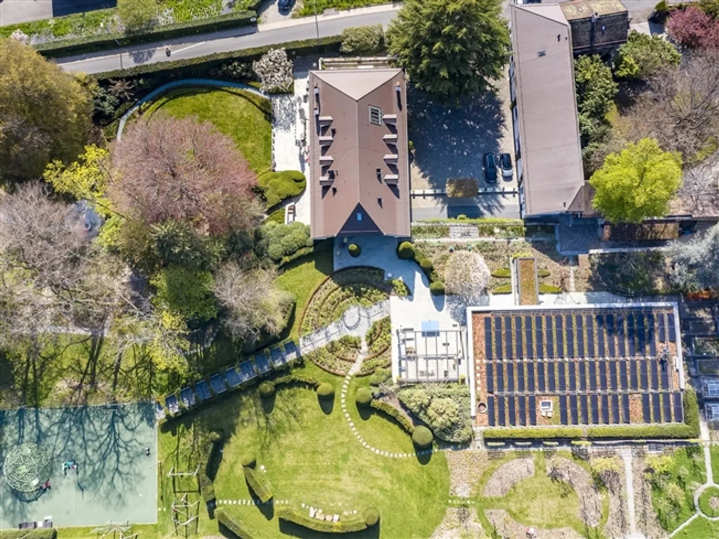 Magnificent, completely renovated mansion - Photo 20 of 20